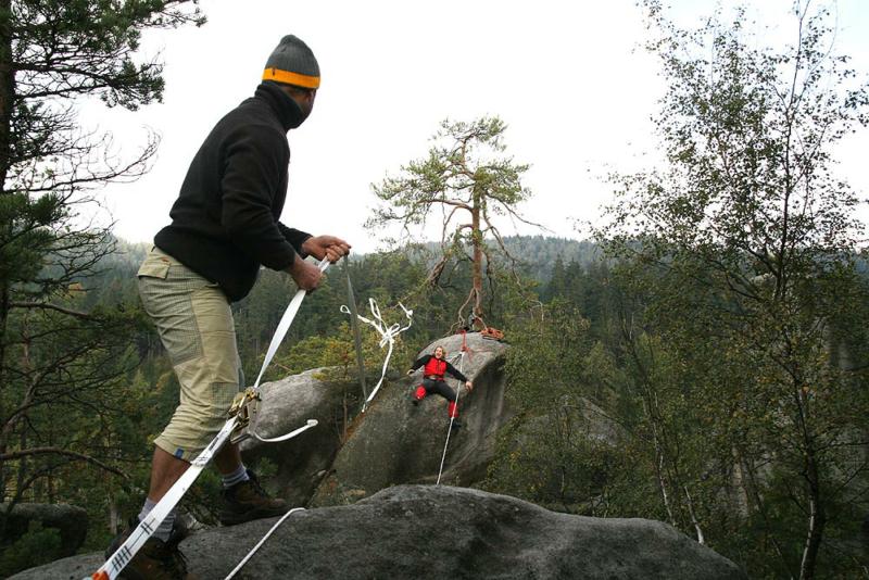 příprava Slack line dlouhé i hluboké cca 15 metrů